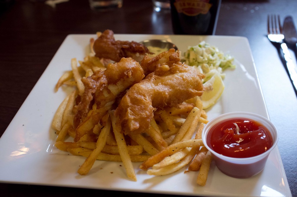 REALLY good fish'n'chips. This one's for you, mom :)